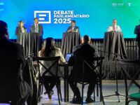 El espacio se emitió la noche del martes 4 de noviembre por todas las plataformas del medio, con tres bloques de discusión que abordaron temas de interés regional y nacional.