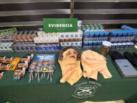 Los detenidos fueron identificados como N.O.M.V., con cinco reiteraciones, y W.M.R., quien registra 26.