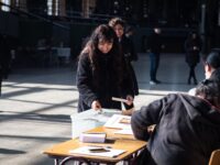 Según Servel se aceptarán cédulas de identidad o pasaportes vencidas dentro de los últimos 12 meses, sin alguno de dichos documentos no se puede votar.