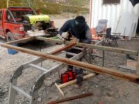 Durante seis días de intenso trabajo en la alta cordillera, socios del Comité Paso Las Damas se pusieron camiseta para trabajar en la mantención de contenedores.