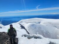 El mando de la Prefectura Colchagua manifestó su enorme orgullo por el sargento Moreno, cuya capacitación en rescate de alta montaña consolida la excelencia de sus uniformados.