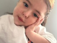 Desde Graneros, su familia impulsa una campaña para costear su operación.