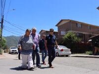 En la población San Hernán, uno de los sectores emblemáticos del sector poniente de San Fernando, cada peldaño importa. Por eso, la finalización de las obras de mejoramiento de sus tradicionales escaleras —un acceso cotidiano, pero imprescindible para cientos de familias— fue recibida con alivio y esperanza por los propios vecinos.