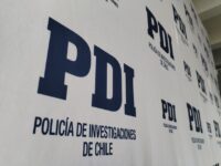  El hallazgo del cuerpo y el abandono del vehículo abrieron una indagatoria por robo con doble homicidio, mientras se busca a un tercer involucrado que habría escapado del lugar.