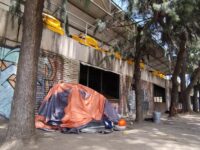 Agresiones, asaltos y daños a la infraestructura se han vuelto recurrentes en el recinto, donde los trabajadores sostienen que la seguridad depende más de su propia organización que de las autoridades.