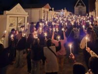 En parroquias y capillas, tanto de zonas rurales como urbanas, los fieles participaron en misas, procesiones y momentos de oración dedicados a recordar con cariño a quienes han partido. 