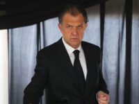 El juez de Garantía de Santa Cruz desechó la solicitud de salida alternativa del presidente de Blanco y Negro, fijando una audiencia para enero de 2026.