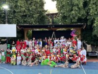 La agrupación sociocultural cumple una década realizando este recorrido que cada fin de año reúne a cientos de familias en ambas localidades. Este 2025 presentarán nuevas temáticas y un elenco conformado por más de 200 voluntarios.