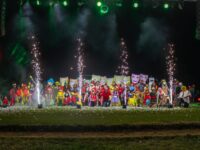 Una épica puesta en escena con más de 180 artistas que,  fusionó la magia tradicional de la fiesta con la vanguardia de la Inteligencia Artificial (IA), cerrando las festividades con un show cultural inolvidable para la comunidad.