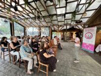 La fundación tiene por objetivo acompañar y prestar apoyo a las mujeres que sufren o han sufrido esta enfermedad. 