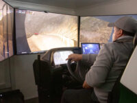 El espacio de realidad virtual convocó a transportistas de combustible del área de operaciones de la minera, para robustecer sus habilidades al volante ante condiciones adversas que pueden presentarse en las operaciones, como eventos climáticos.