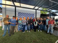 La iniciativa beneficiará a las 424 familias del sector mediante la instalación de un sistema fotovoltaico que permitirá reducir hasta en un 80% los costos energéticos del Servicio Sanitario Rural.