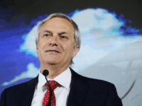 Con poco más del 25% de las mesas escrutadas, el candidato del Partido Republicano supera a Jeannette Jara en el conteo inicial informado por el Servel, tanto en Chile como en el extranjero.