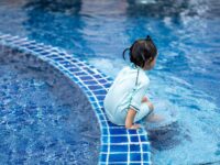 Uno de los casos donde se utilizó esta modalidad ocurrió en el sector del Lago Rapel, cuando una niña de dos años fue hallada al fondo de una piscina.