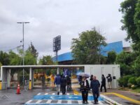 La lluvia en las primeras horas de votación ha provocado que el proceso sea más lento.