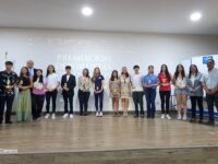 Se distinguió a 12 representantes de distintas disciplinas, provenientes de diversas comunas de la provincia.