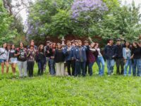 El preuniversitario municipal gratuito de San Fernando recibió una positiva evaluación por parte de los estudiantes beneficiarios, quienes destacaron la calidad de las clases, el acompañamiento académico y la oportunidad que representa acceder a un apoyo educativo sin costo. Este año, el programa —impulsado por la Oficina de la Juventud— benefició a 60 alumnos de tercero y cuarto medio de distintos establecimientos de la comuna.