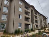 Fugas e inundaciones marcan el día a día de los vecinos del Condominio San Juan, generando gastos extras, problemas de salud e incluso algunos ya abandonaron sus departamentos. 