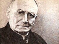 Su historia es la de un hombre que encarna la fuerza de la fe y la perseverancia en medio de la humildad.