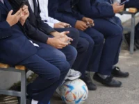 Normativa obligará a todos los colegios a introducir restricciones en el uso de dispositivos durante las clases antes del próximo año escolar 2026.