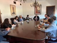 Institución plantea alternativas de apoyo económico para facilitar la recuperación de los locales destruidos por el siniestro.