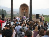 En la restauración se conservó la cruz que fue abrazada por el fuego.
