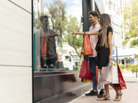 Feriado legal y obligatorio.