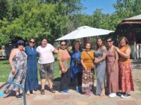 La actividad se realizó en un entorno de áreas verdes, propiciando un espacio de encuentro y contención.