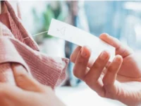 Incremento en pasajes aéreos y la ropa marcaron la variación mensual de la canasta.