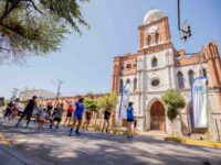 La Municipalidad de San Fernando dio comienzo a una iniciativa inédita en la capital de Colchagua, orientada a resignificar, por algunas horas, uno de los principales ejes viales de la ciudad: la avenida Manuel Rodríguez. El ruido constante y el flujo vehicular que dominan este sector durante la semana dieron paso a un espacio abierto para las personas, donde familias, niños, jóvenes y adultos mayores pudieron recorrer la avenida en bicicleta, trotando o practicando actividad física.