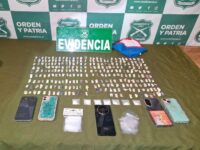 También mantenían en su poder elementos para dosificar la droga.