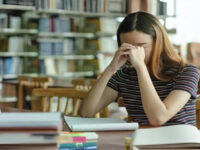 Manejar la frustración, evitar autocrítica excesiva y rediseñar el plan académico sin descuidar el bienestar emocional son los principales consejos en esta situación.