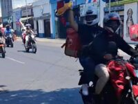 En horas de la tarde, se reuniría la comunidad venezolana en la Plaza de los Héroes.