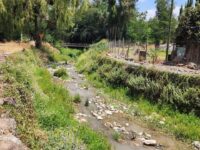 La Delegación Presidencial de O’Higgins ordenó fijar un acceso peatonal y vehicular al Estero Roma basándose en el D.L. N° 1.939, pero los propietarios denuncian que la medida se tomó sin el debido proceso y contradice un fallo de 2023 que ya reconoció el sendero como estrictamente privado.