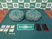 Portaban casi dos kilos de marihuana.