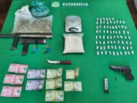 Fue detectado al intentar evadir un control policial, entregando una identidad falsa.