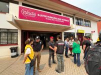 La autoridad municipal insistió en aportar alimentos, agua, artículos de aseo y herramientas.