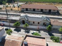 "Hoy hemos entregado oficialmente las instalaciones a EFE y esperamos que prontamente abran los paraderos para las y los usuarios”, señaló el gobernador Pablo Silva Amaya.