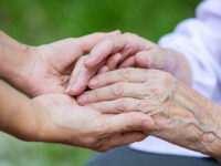 Recientemente promulgada, la ley que crea el Sistema Nacional de Apoyos y Cuidados consagra el derecho al cuidado como parte de la protección social.