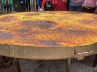 La preparación comunitaria, realizada este domingo 8 de febrero en la comuna de Santa Cruz, reúne cada año a vecinos y autoridades en torno a una de las tradiciones gastronómicas más representativas del mundo rural.