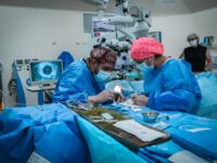 Gracias a la capacitación de un nuevo oftalmólogo, el Dr. Félix Velásquez, el hospital logró retomar una prestación altamente demandada por pacientes con patologías oculares avanzadas.