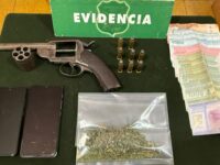 Un adolescente de 16 años fue sorprendido con un arma de fuego en el sector Pueblo de Indios. En el mismo procedimiento se arrestó a un adulto por infracción a la Ley 20.000.