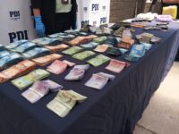 El operativo permitió incautar armas de fuego, droga, dinero en efectivo y vehículos vinculados a una organización criminal con control territorial en la región.