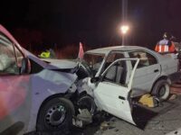 Un acompañante y un joven conductor murieron en el acto; dos menores fueron trasladados de urgencia a Rancagua.