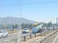 Bomberos hazmat trabaja en el lugar con un perímetro de 500 metros.