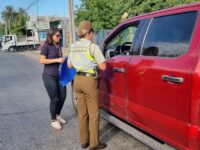 Durante la jornada se entregó material informativo y se dialogó con conductores y peatones, enfatizando la importancia de adoptar medidas de autocuidado.