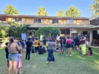 Contempló acceso a piscinas, entrega de colaciones y un obsequio final como reconocimiento al compromiso de las familias durante el año de intervención.