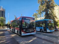 Con una inversión superior a los 3.900 millones de pesos en los últimos dos años, las nuevas máquinas incorporan tecnología moderna como wifi, cargadores para dispositivos móviles, aire acondicionado, acceso universal y sistema de pago electrónico.