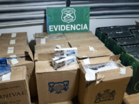 El conductor del vehículo quedó detenido y la mercancía fue remitida al Servicio Nacional de Aduanas.