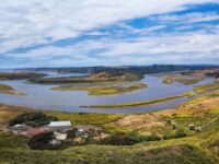 La iniciativa busca reconstruir infraestructura clave para pescadores y emprendedores locales.